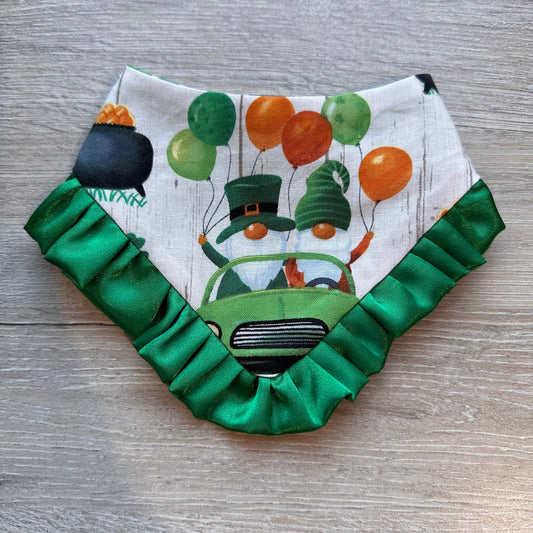 St. Patricks Dog bandana with ruffles, ghones