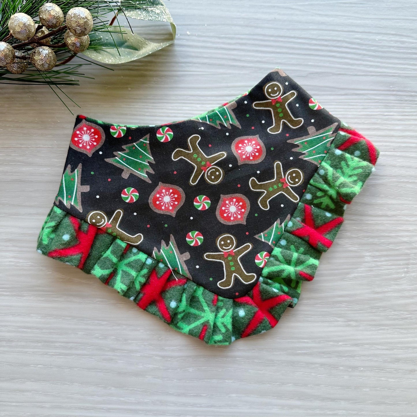 Christmas dog bandana, Holiday Ginger cookies Flannel Cotton Pet dog bandana, ruffle trim snap closure