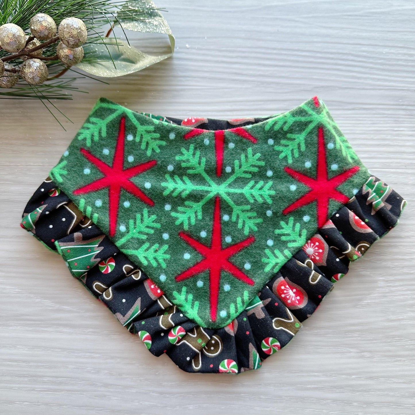 Christmas dog bandana, Holiday Ginger cookies Flannel Cotton Pet dog bandana, ruffle trim snap closure