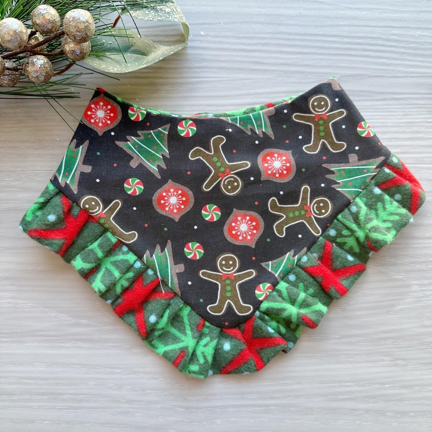 Christmas dog bandana, Holiday Ginger cookies Flannel Cotton Pet dog bandana, ruffle trim snap closure