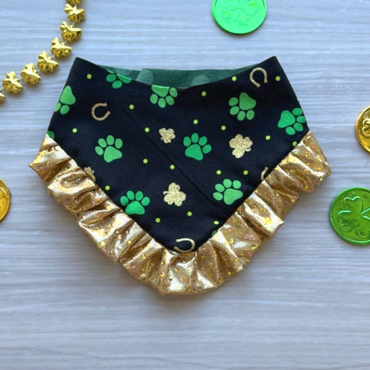 St. Patrick's Dog bandana with Ruffle, Green paws scarf, Gift for puppy, st. patty day for pups, st.patricks cat bandana, reversible snap.