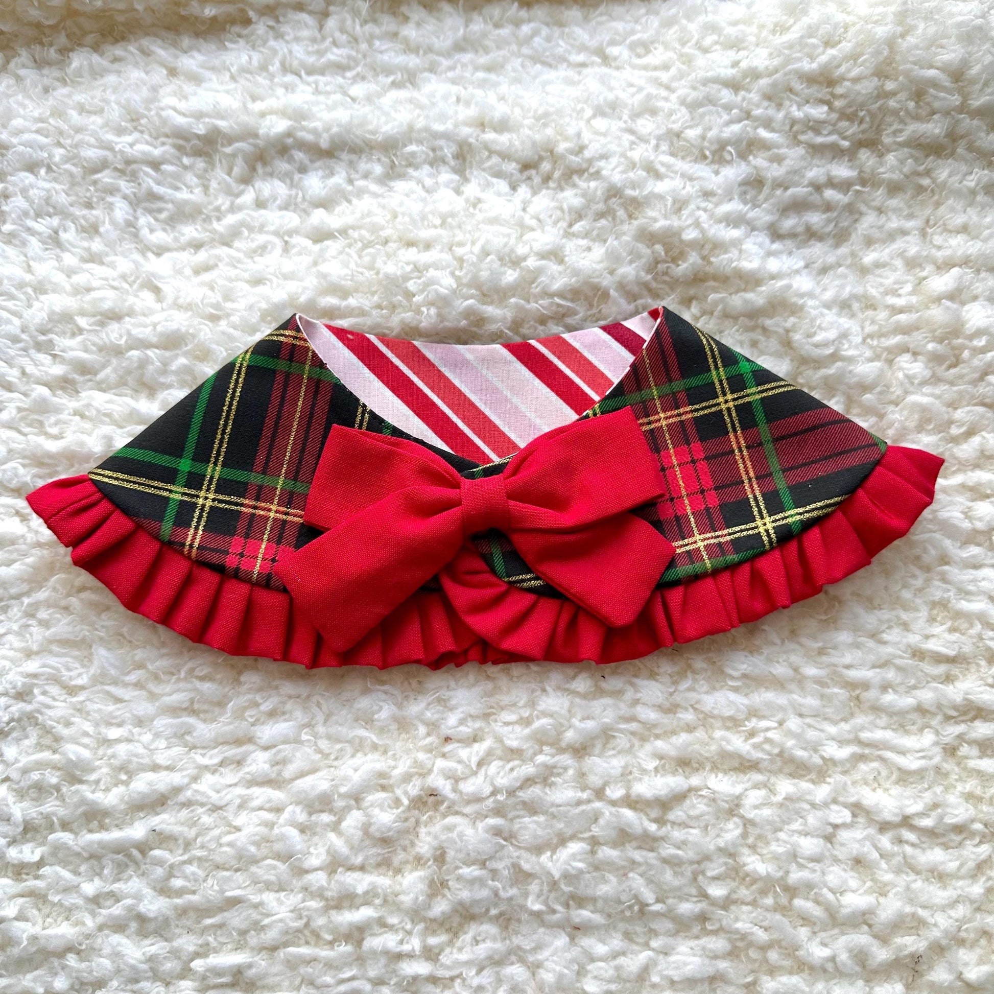 Christmas Dog Bandana Cape with Ruffle, Black Green Plaid Neck Collar Girl, Dog Neck Scarf, Dog Accessories Scarf, Gift for puppies