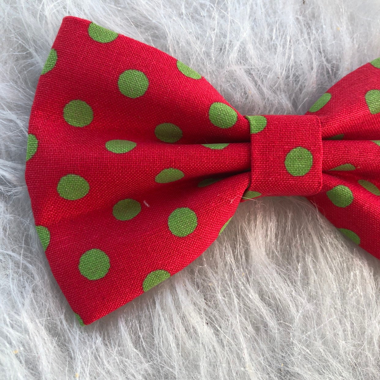 Red and Green polka dot Dog Bowtie, Christmas Dog Accessories, Dog Bowtie, Puppy Bow, Pet bowtie, bowties, Christmas dog bowtie, bow tie