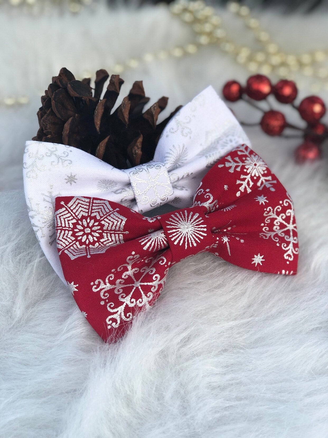 New! white and silver, Dog Bowtie, Christmas Dog Accessories, Dog Bowtie, Puppy Bow, Pet bowtie, bowties, snowflake dog bowtie,