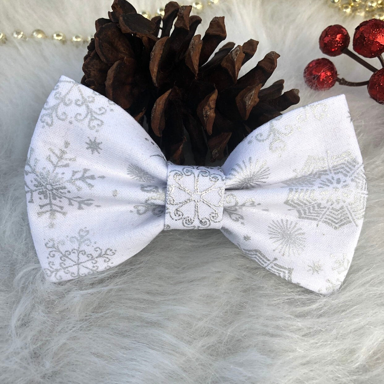 New! white and silver, Dog Bowtie, Christmas Dog Accessories, Dog Bowtie, Puppy Bow, Pet bowtie, bowties, snowflake dog bowtie,