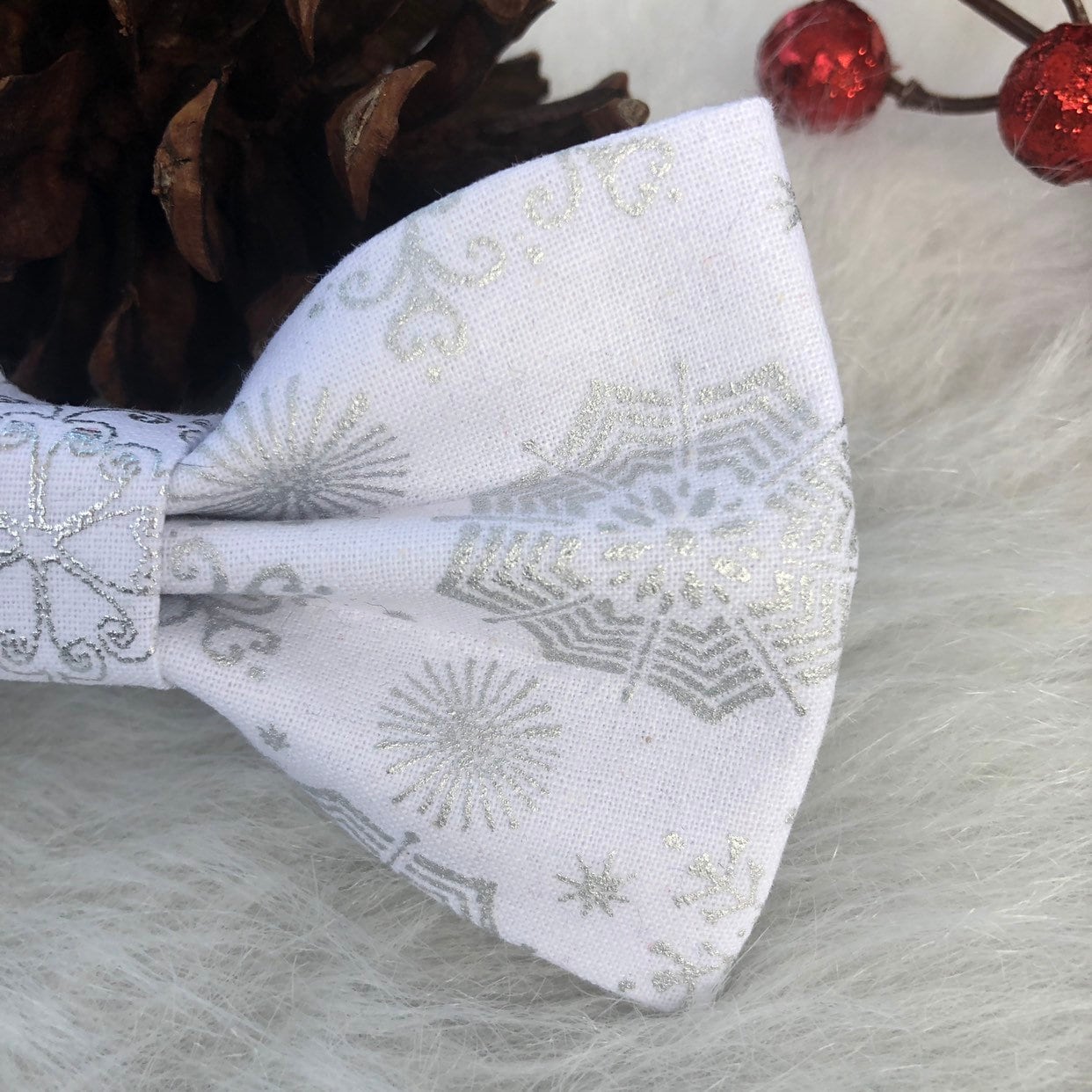 New! white and silver, Dog Bowtie, Christmas Dog Accessories, Dog Bowtie, Puppy Bow, Pet bowtie, bowties, snowflake dog bowtie,