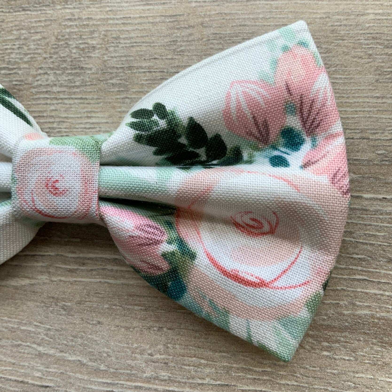 Peach dog bowtie, floral pet accessories, bow ties, Spring dog accessories, dog collar, pet bow tie, Summer bow tie