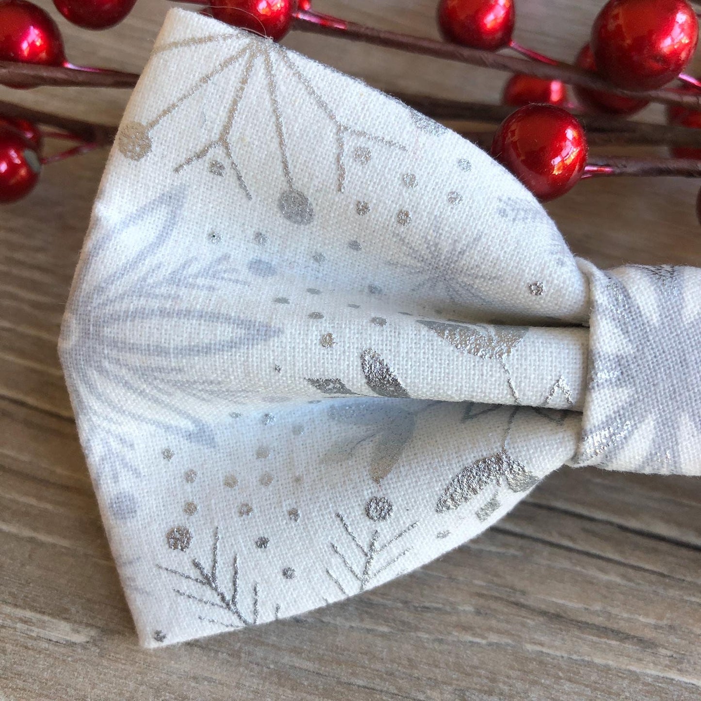 New! white and silver, Dog Bowtie, Christmas Dog Accessories, Dog Bowtie, Puppy Bow, Pet bowtie, bowties, snowflake dog bowtie,snowflakes