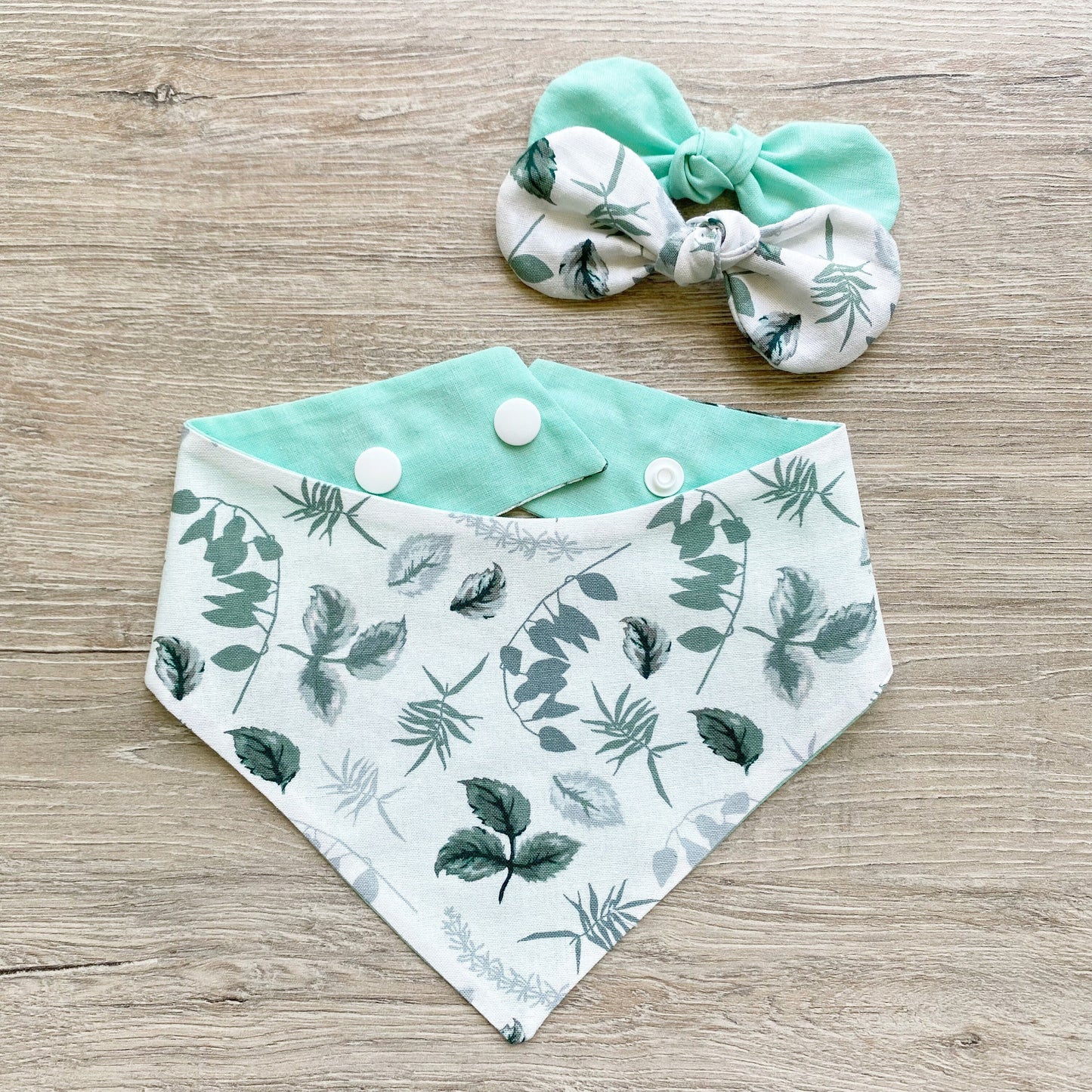 Mint Leaf Dog Bandana, Snap-On Reversible Bow Set