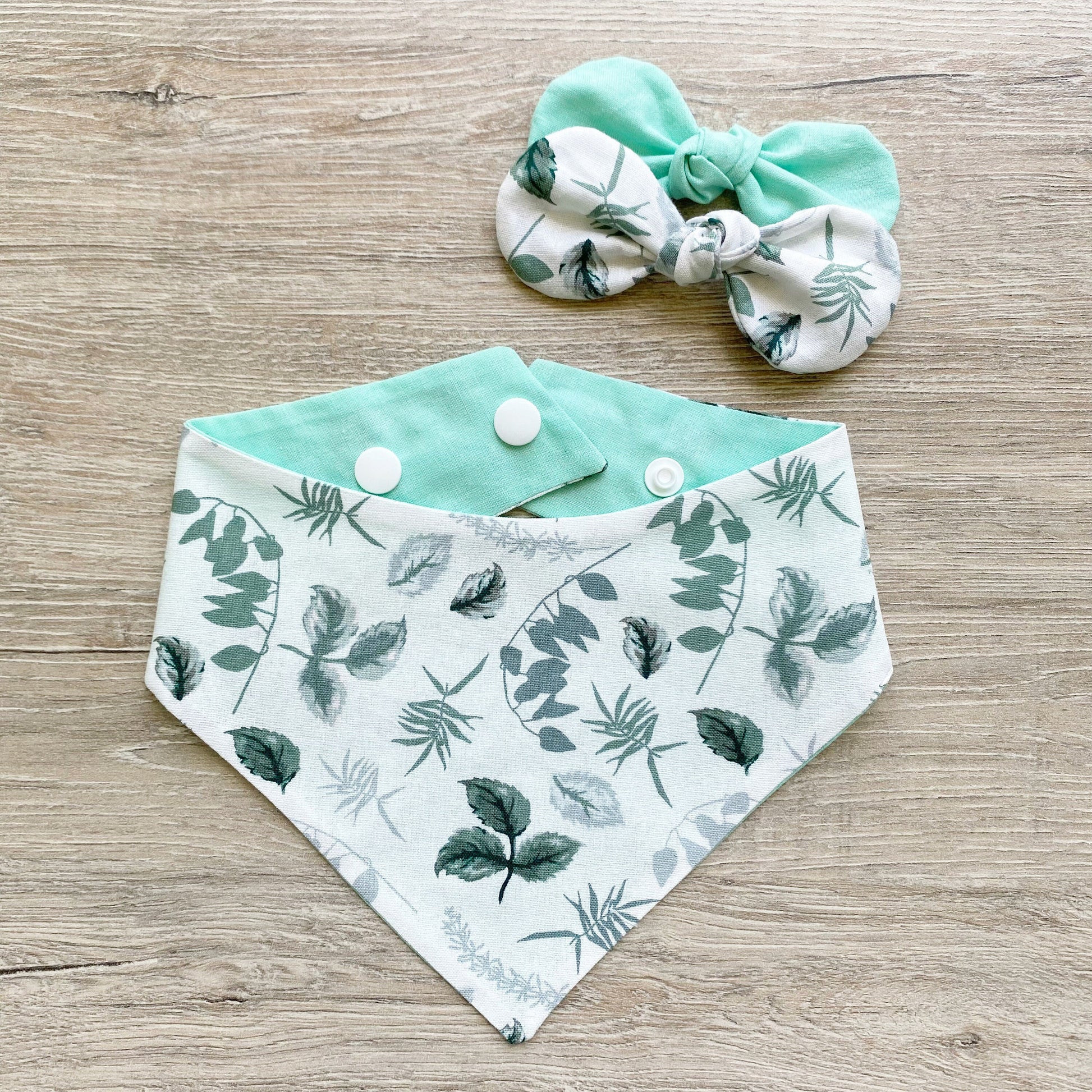 Mint Leaf Dog Bandana, Snap-On Reversible Bow Set