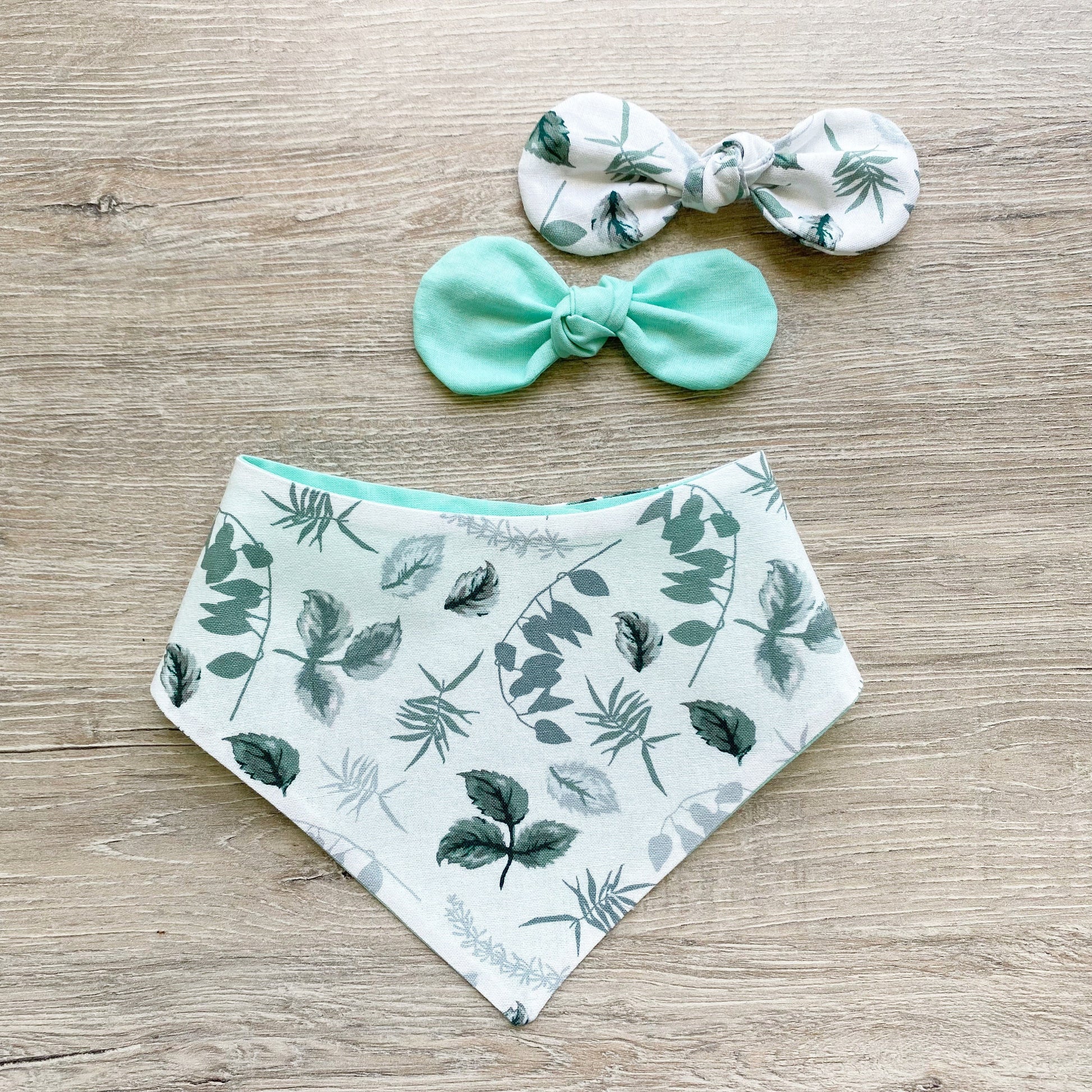 Mint Leaf Dog Bandana, Snap-On Reversible Bow Set