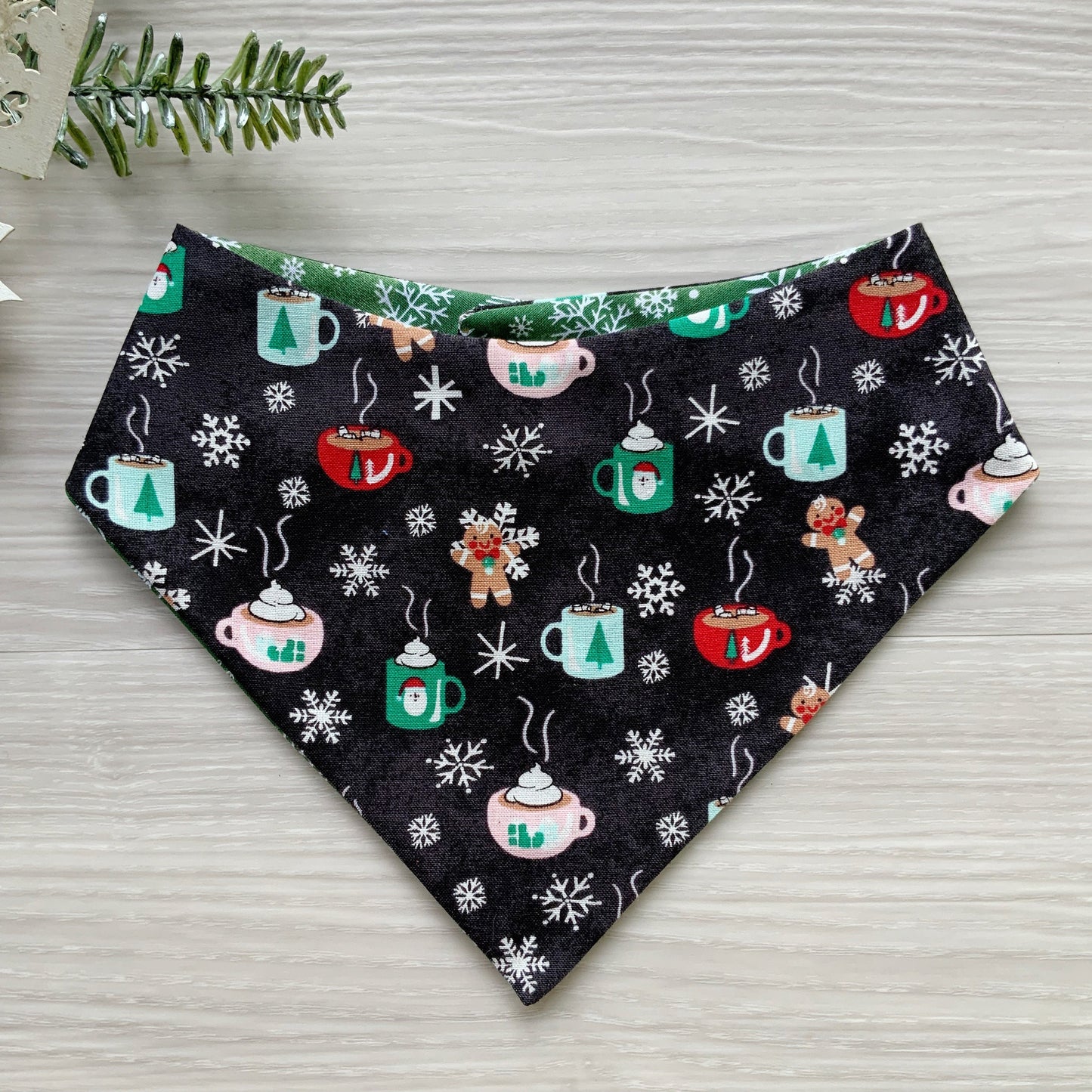 Christmas Coffee Dog Bandana, Green Snowflake Snap-On Bow Set