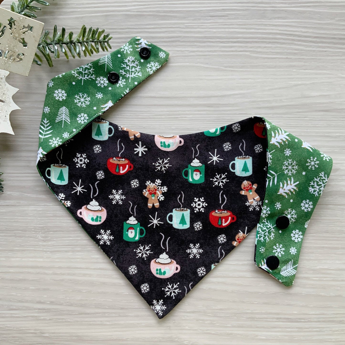 Christmas Coffee Dog Bandana, Green Snowflake Snap-On Bow Set