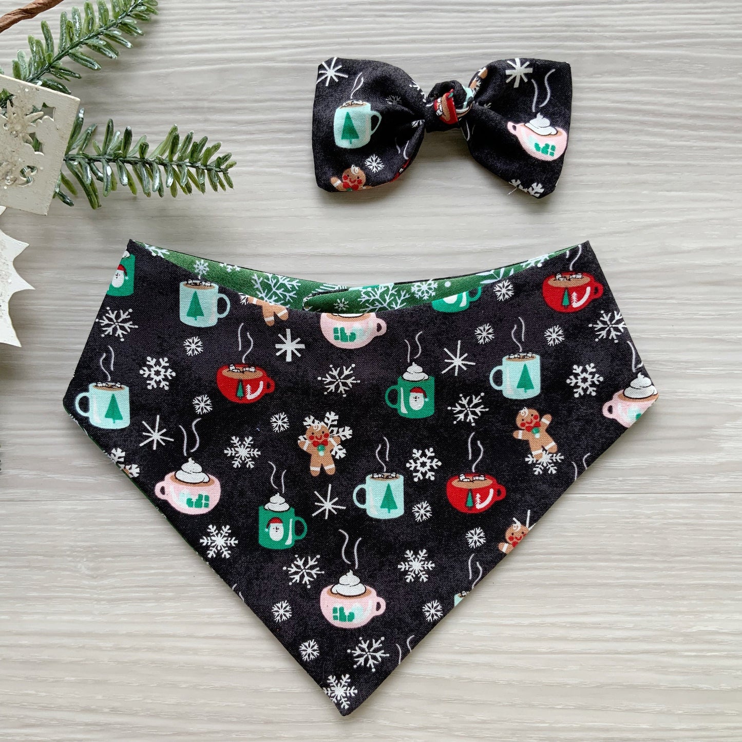 Christmas Coffee Dog Bandana, Green Snowflake Snap-On Bow Set