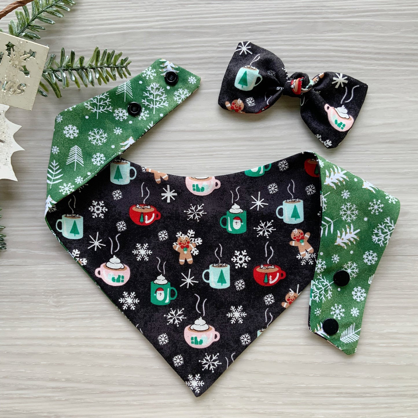 Christmas Coffee Dog Bandana, Green Snowflake Snap-On Bow Set