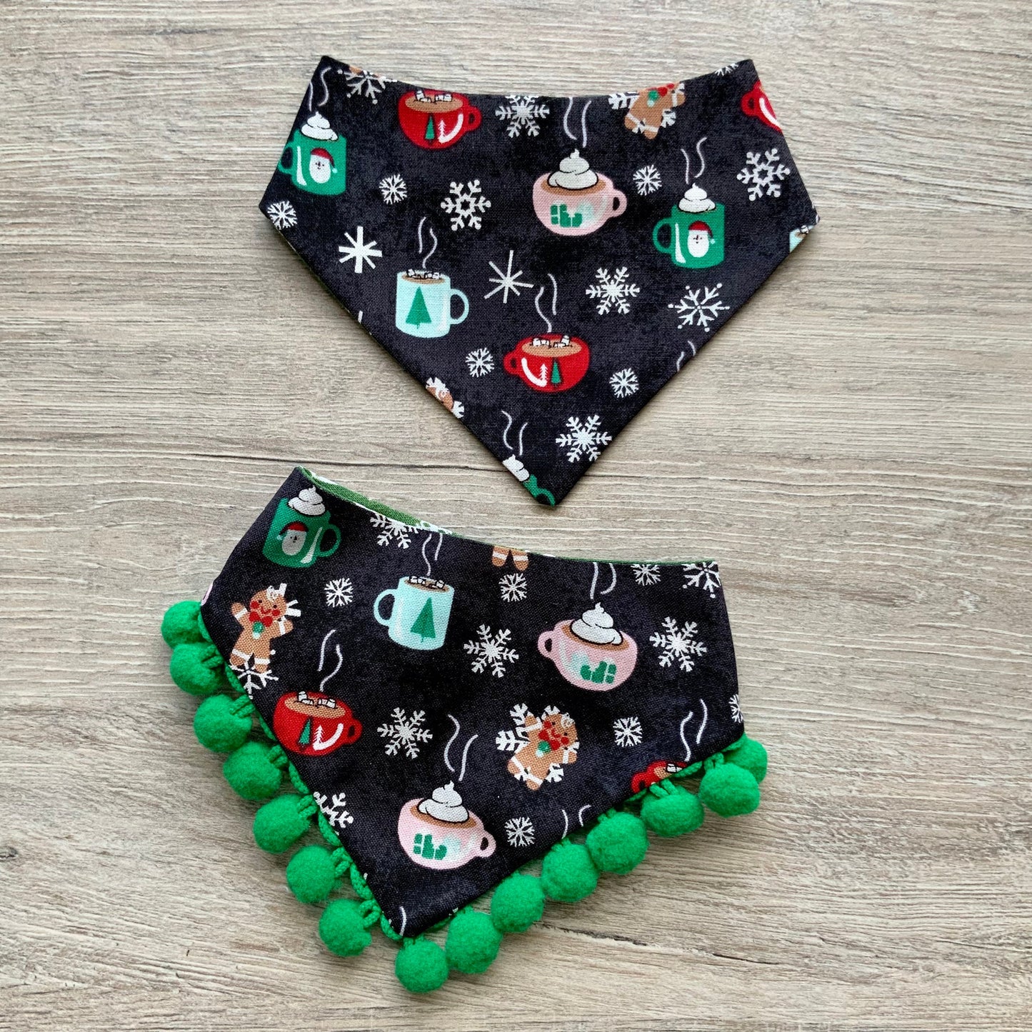Christmas Coffee Dog Bandana, Green Snowflake Snap-On Bow Set